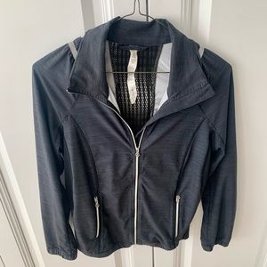 Lululemon wind breaker light jacket